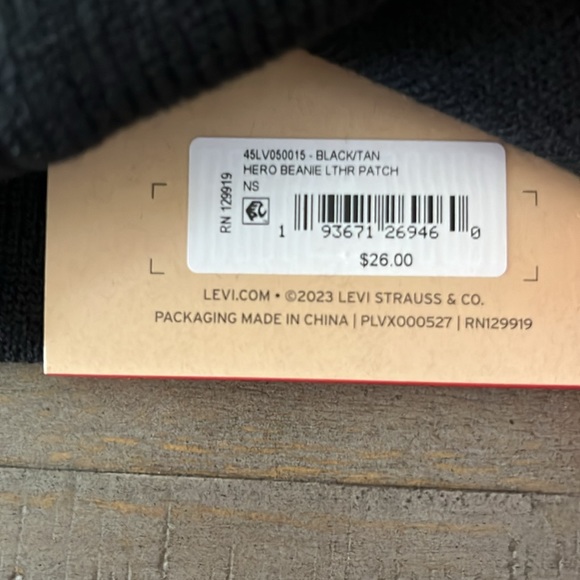 Black Levi’s Leather Patch Cuffed Beanie - Picture 4 of 4